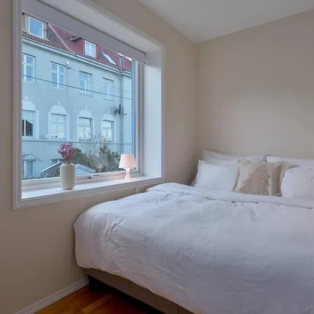 Luxurious W/ Beautiful Location * ברגן