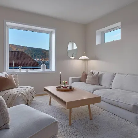 Apartment Luxurious W/ Beautiful Location